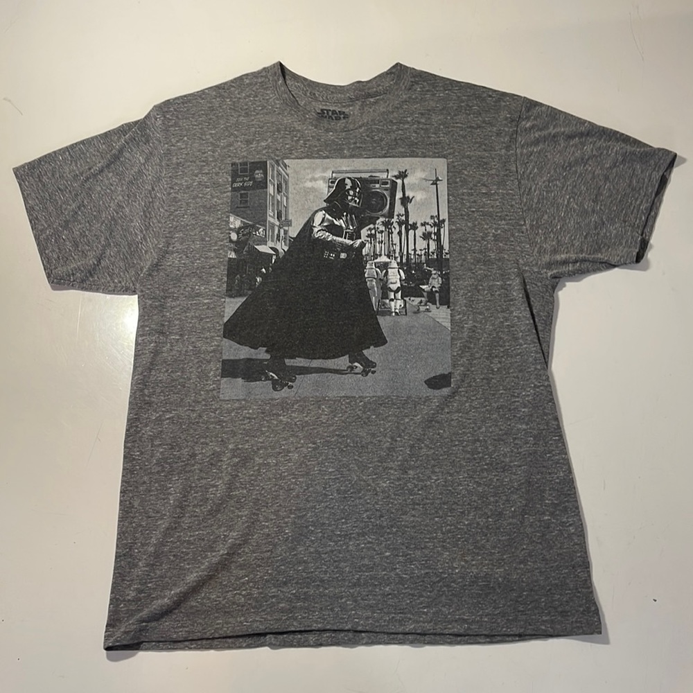 Darth Vader roller skating T-shirt Star Wars men’s large grey